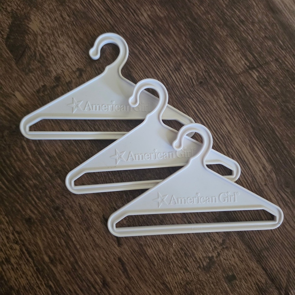 AMERICAN GIRL Doll Hangers Kids One Size White Plastic‎ Logo Set of 3 Accessory